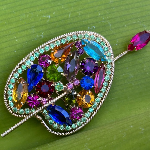 Vintage Juliana Rhinestone Japanned Uranium Painter's Palette Brooch pin